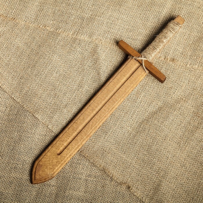 Роспись деревянного меча&nbsp;